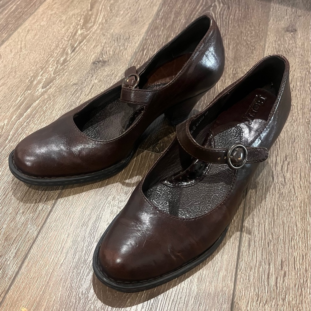 Born Dark Brown Leather Heels size 9 Born heels